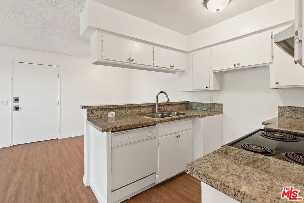 13266 Foothill Boulevard Property Photo 8