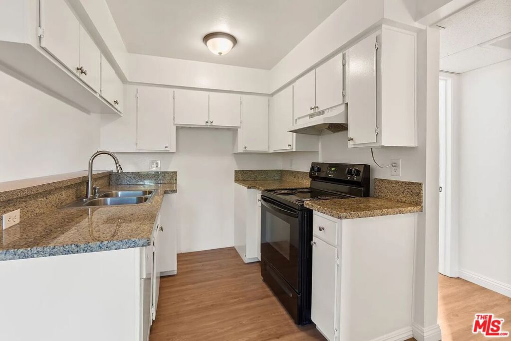 13266 Foothill Boulevard Property Photo 9