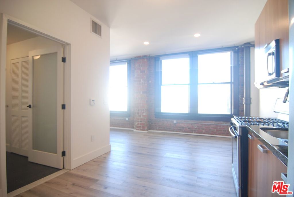 460 S Spring Street 608 Property Photo 2
