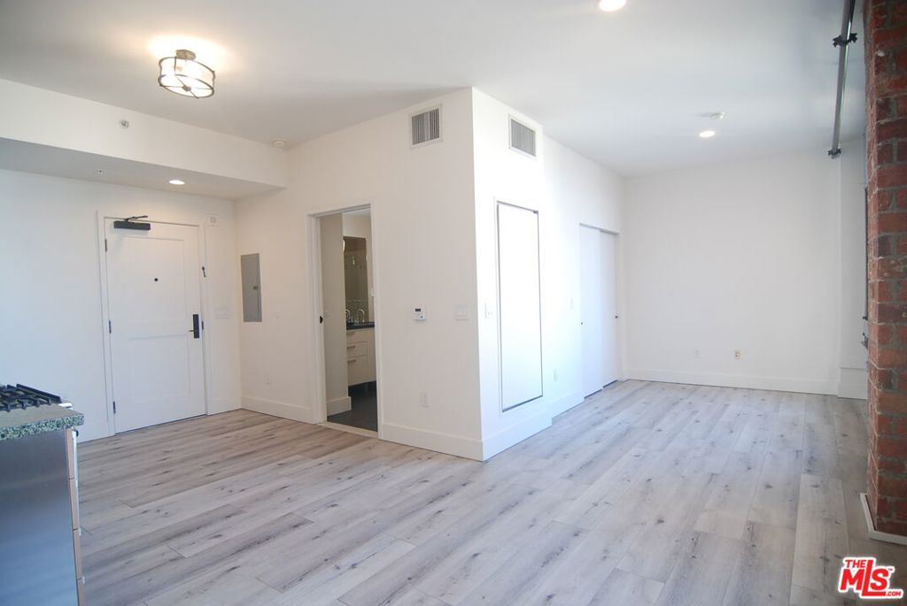 460 S Spring Street 608 Property Photo 3