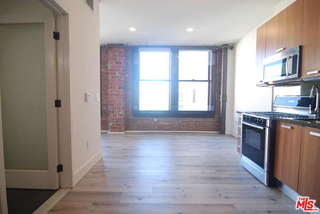 460 S Spring Street 608 Property Photo 4