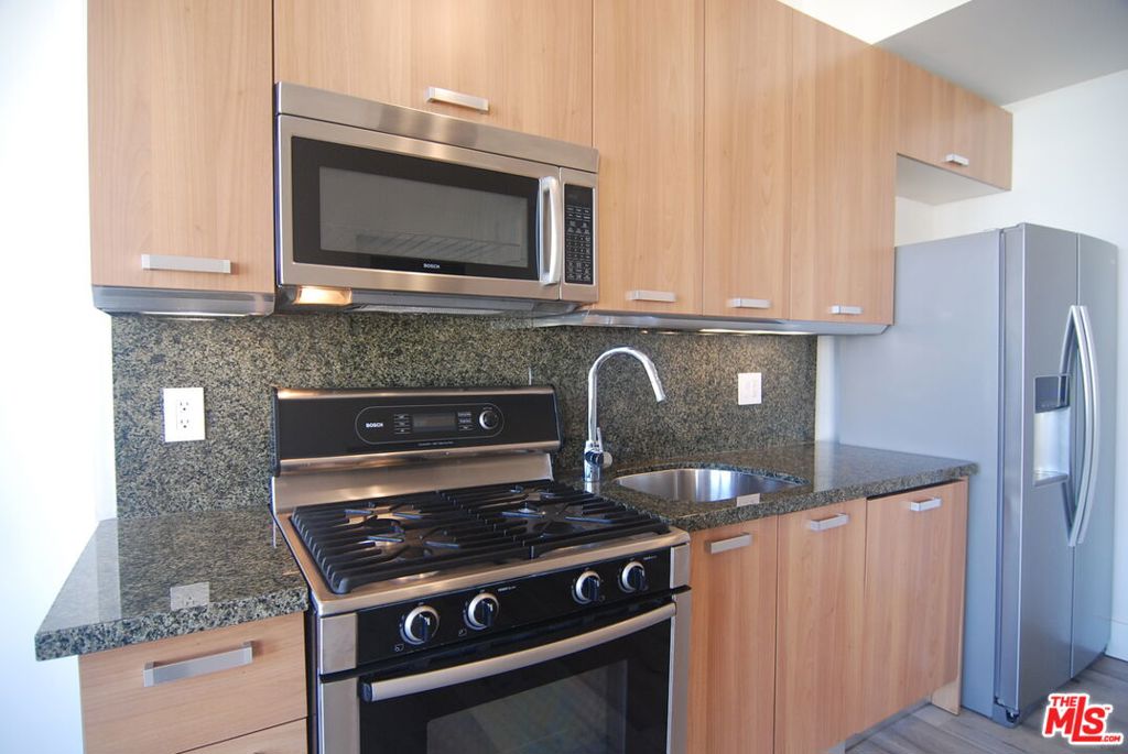 460 S Spring Street 608 Property Photo 6