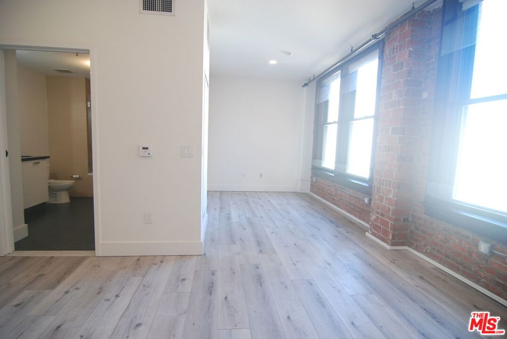 460 S Spring Street 608 Property Photo 9