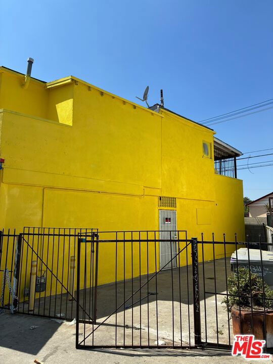 10111 Long Beach Boulevard Property Photo 2