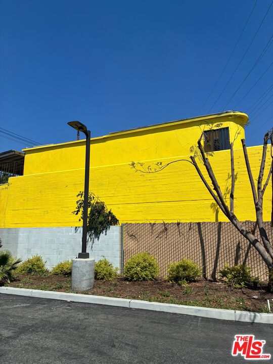 10111 Long Beach Boulevard Property Photo 3