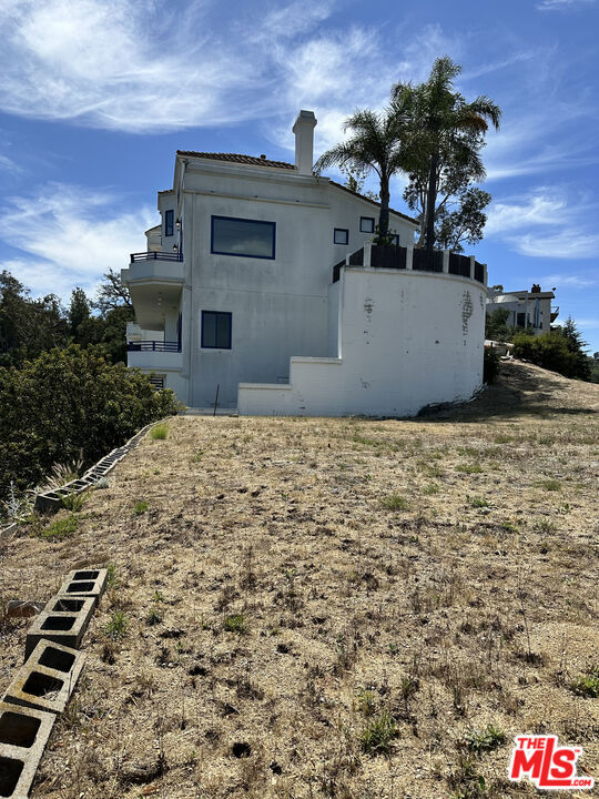 2131 Kew Drive Property Photo 6
