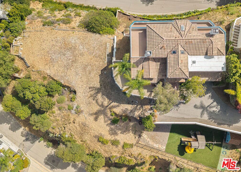 2131 Kew Drive Property Photo 7