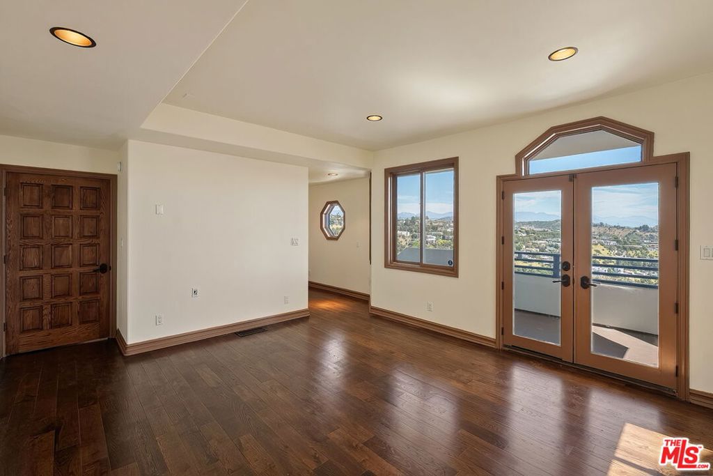 2131 Kew Drive Property Photo 42