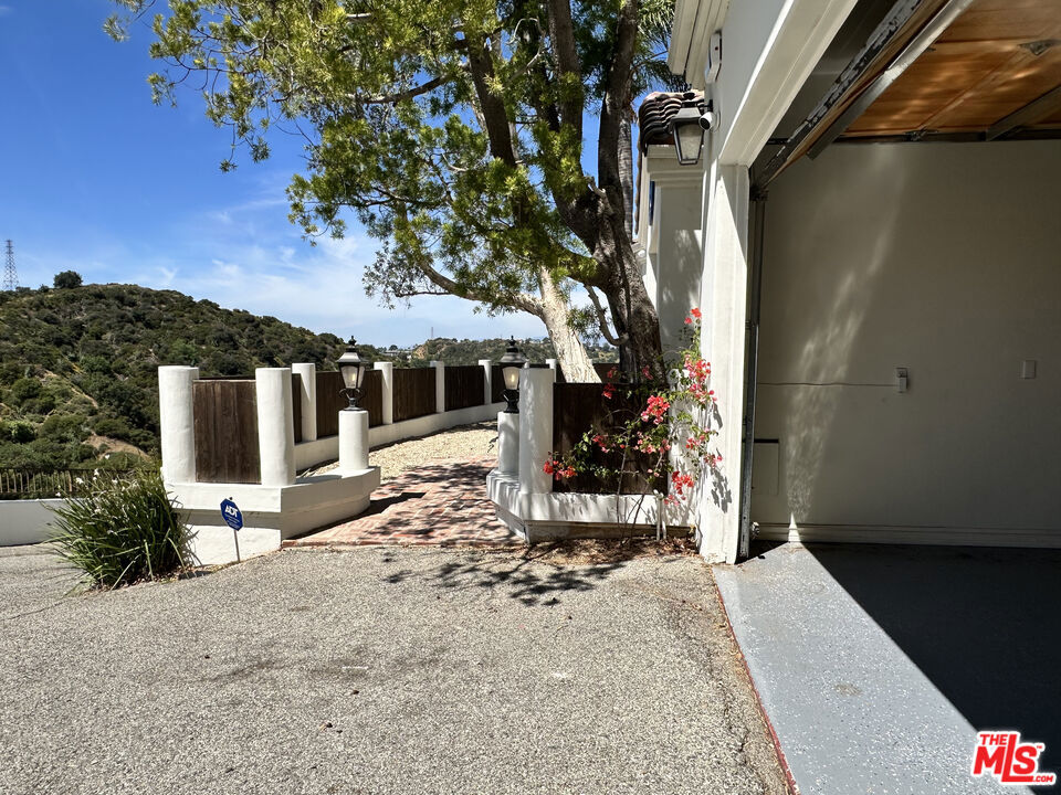 2131 Kew Drive Property Photo 48