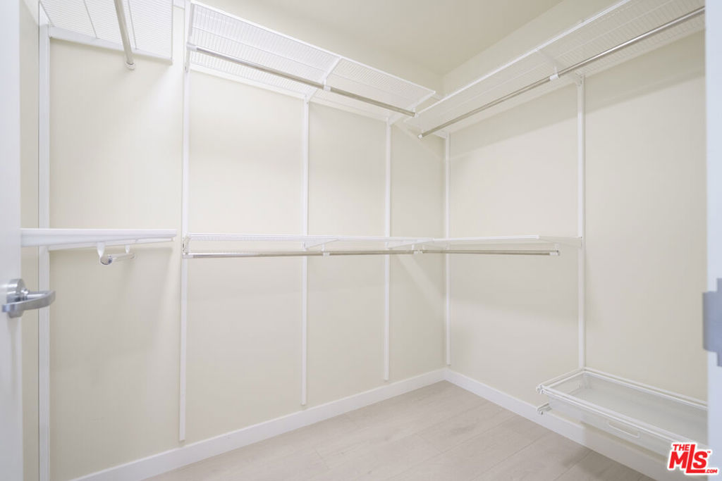 1100 S Hope Street 716 Property Photo 17
