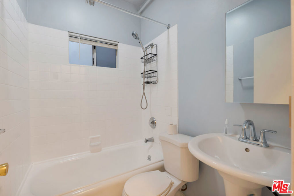 1001 S Central Avenue Property Photo 11