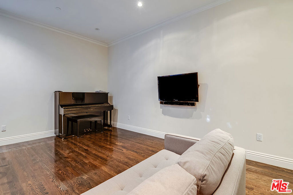 10161 Valley Spring Lane Property Photo 25