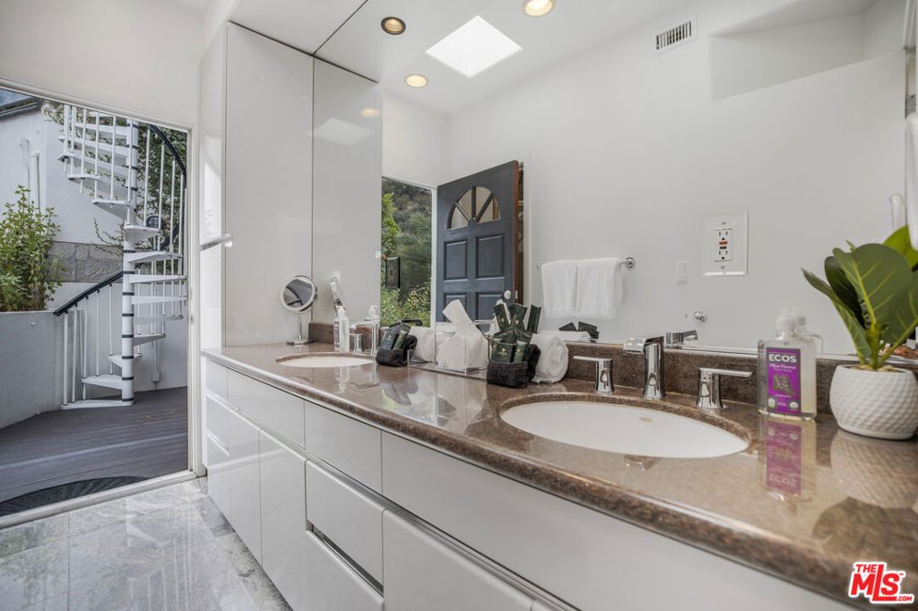 8507 Franklin Avenue Property Photo 36