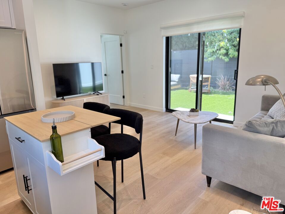 2911 S Rimpau Boulevard 2909 Property Photo 42
