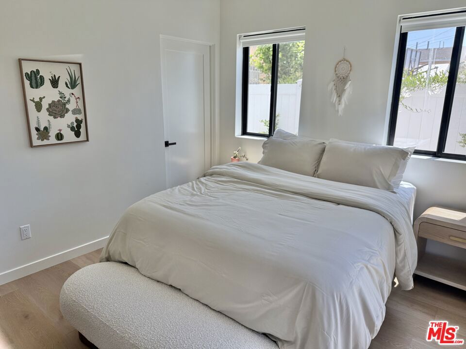 2911 S Rimpau Boulevard 2909 Property Photo 43