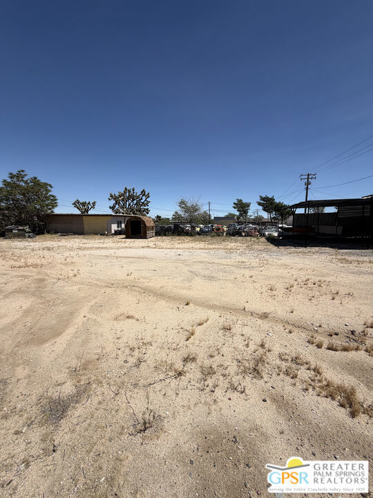 56560 29 Palms Highway Property Photo 17