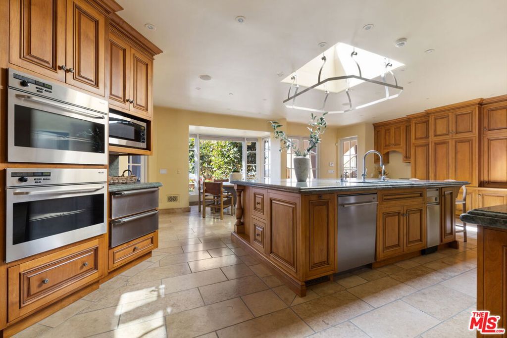 358 Woodley Road Property Photo 7