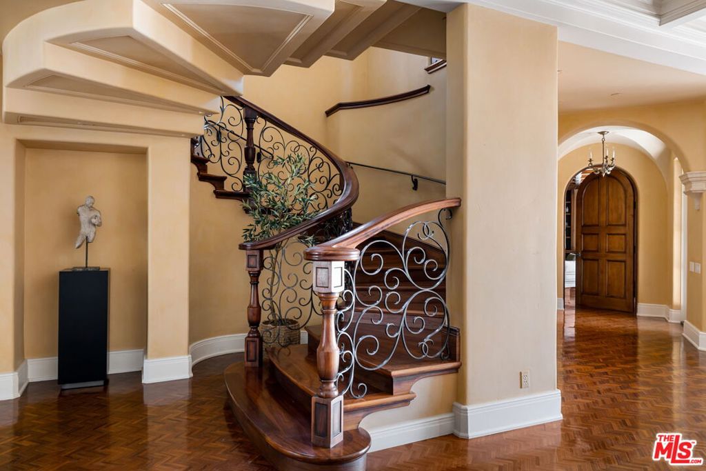 358 Woodley Road Property Photo 15