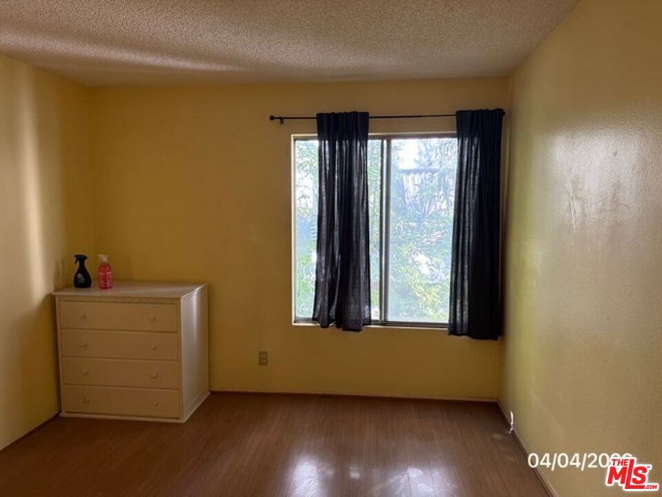 525 S Ardmore Avenue 242 Property Photo 6