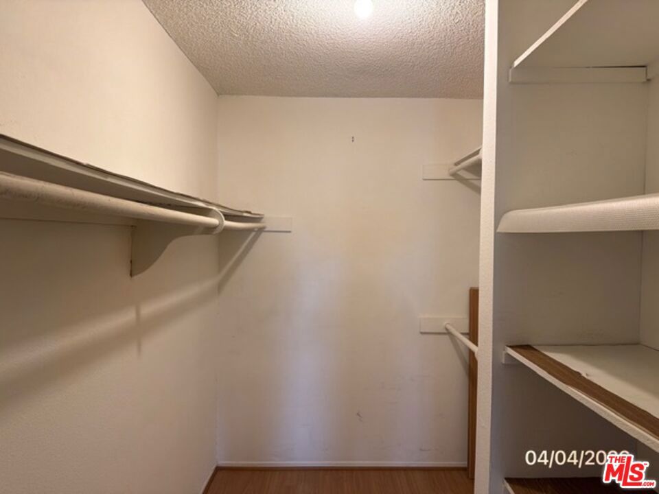 525 S Ardmore Avenue 242 Property Photo 7