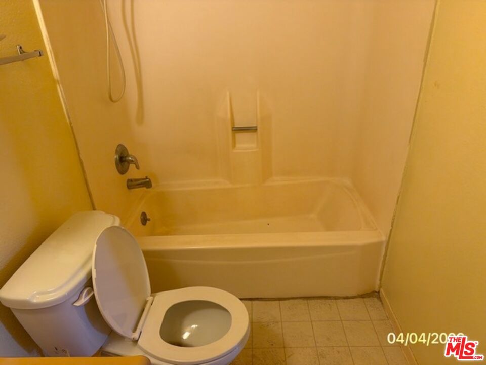 525 S Ardmore Avenue 242 Property Photo 10