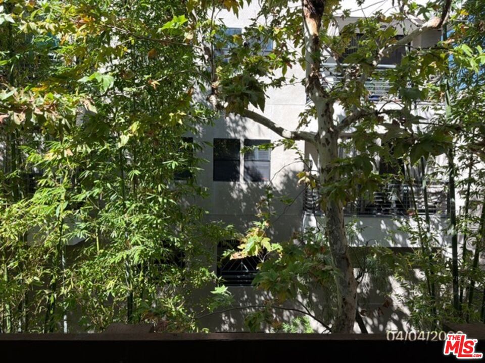 525 S Ardmore Avenue 242 Property Photo 11