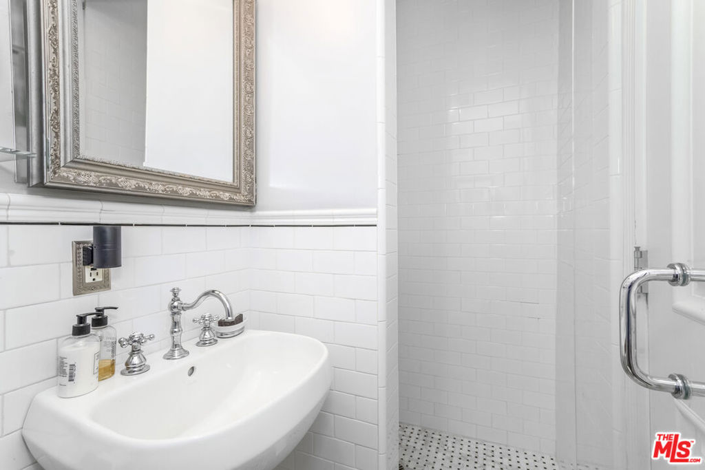 1424 N Crescent Heights Boulevard 51 Property Photo 25