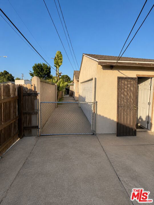 2700 Norton Avenue Property Photo 6
