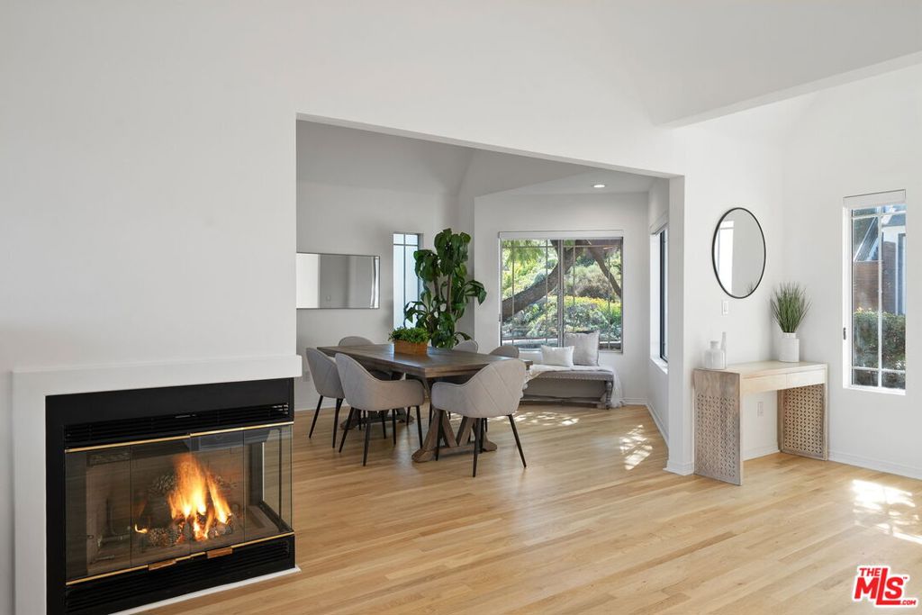 11543 Sunshine Terrace Property Photo 4