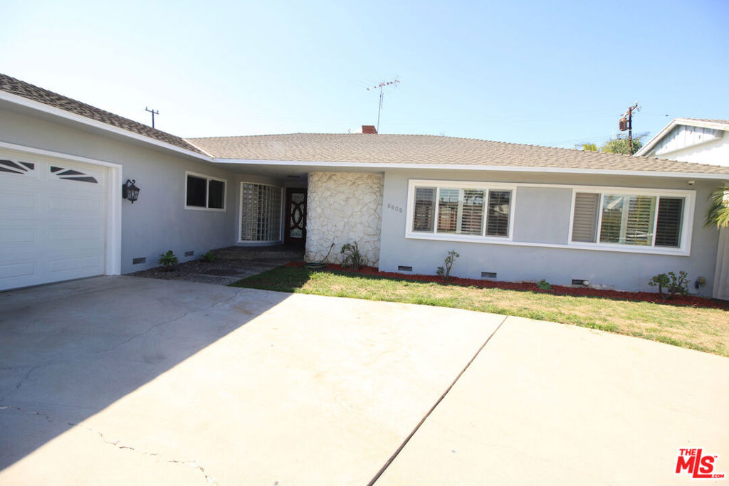 6605 S Sherbourne Drive Property Photo 3