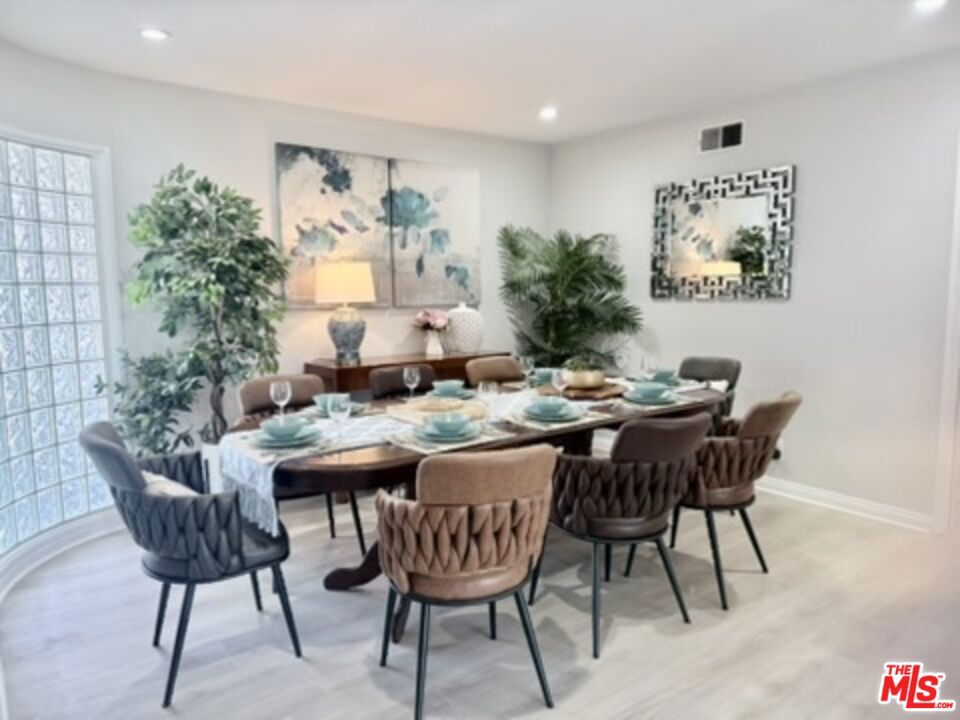 6605 S Sherbourne Drive Property Photo 8