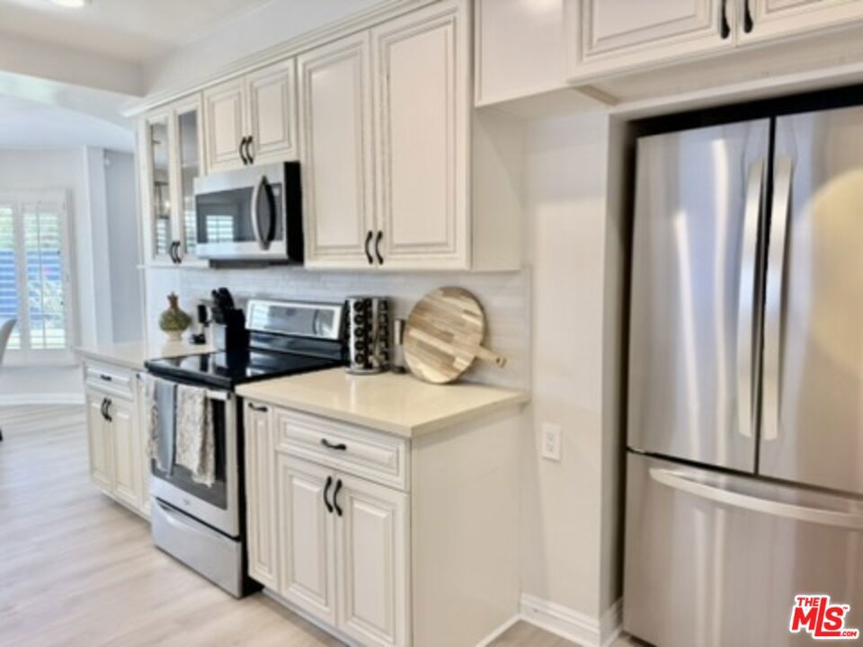 6605 S Sherbourne Drive Property Photo 13