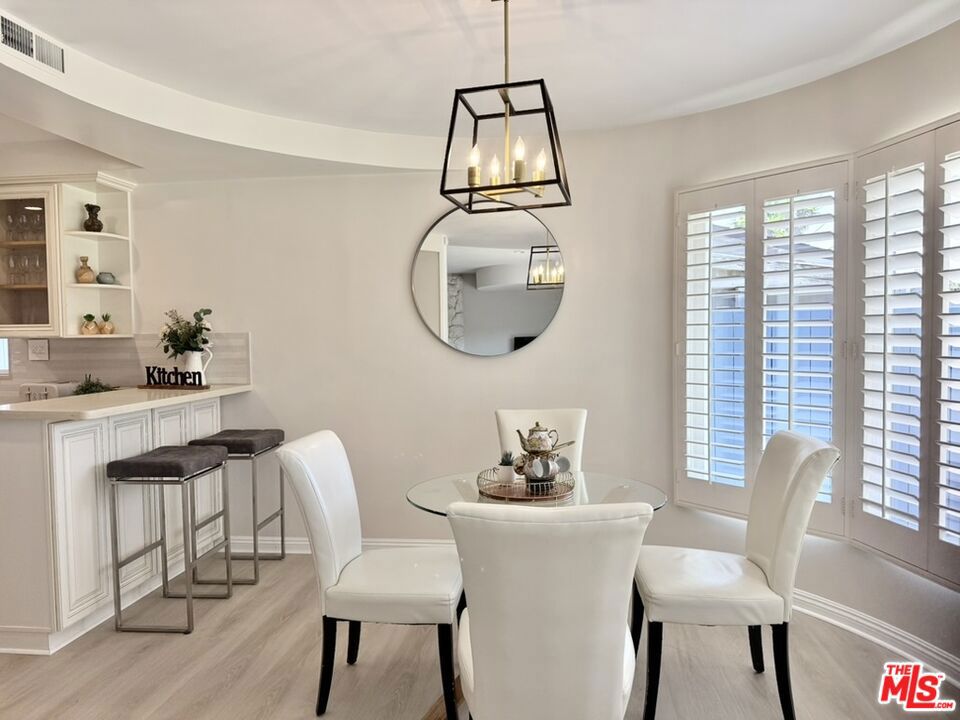 6605 S Sherbourne Drive Property Photo 15