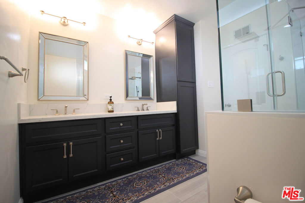 6605 S Sherbourne Drive Property Photo 19