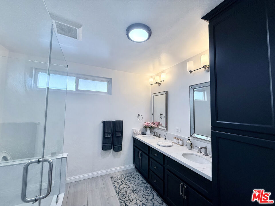 6605 S Sherbourne Drive Property Photo 21