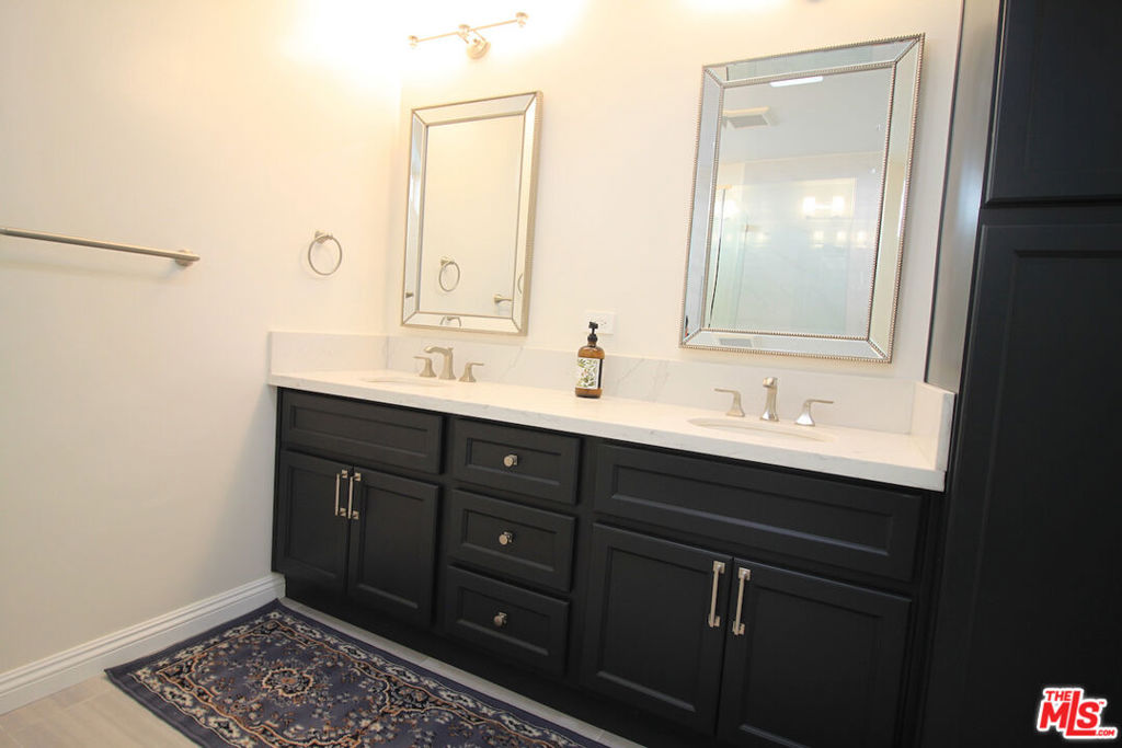 6605 S Sherbourne Drive Property Photo 22