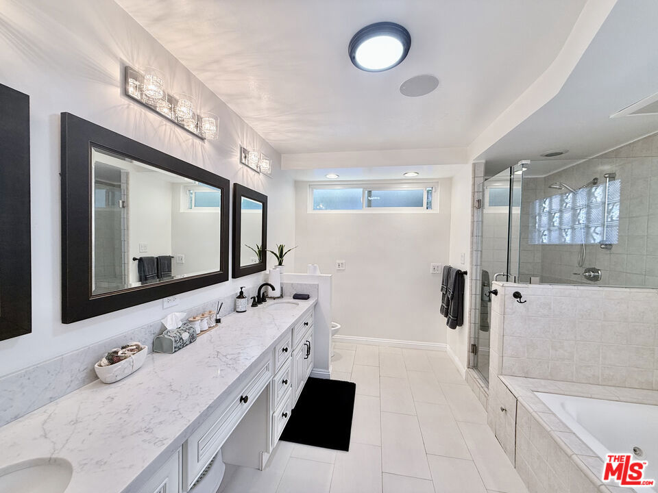 6605 S Sherbourne Drive Property Photo 26