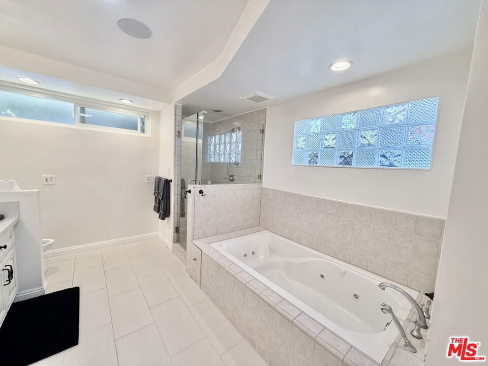 6605 S Sherbourne Drive Property Photo 28
