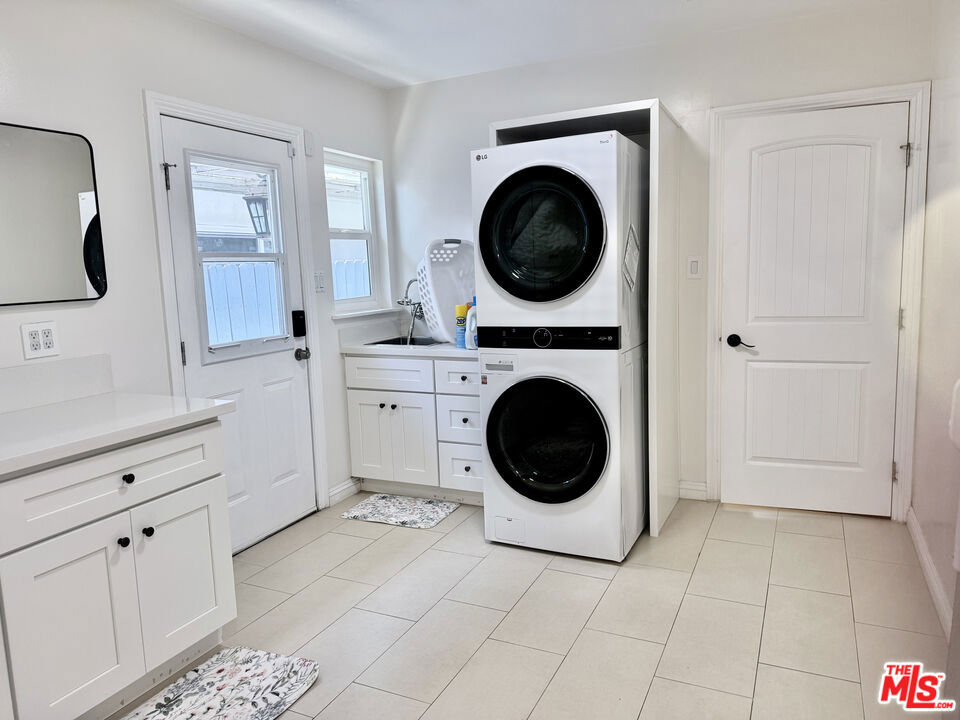 6605 S Sherbourne Drive Property Photo 41