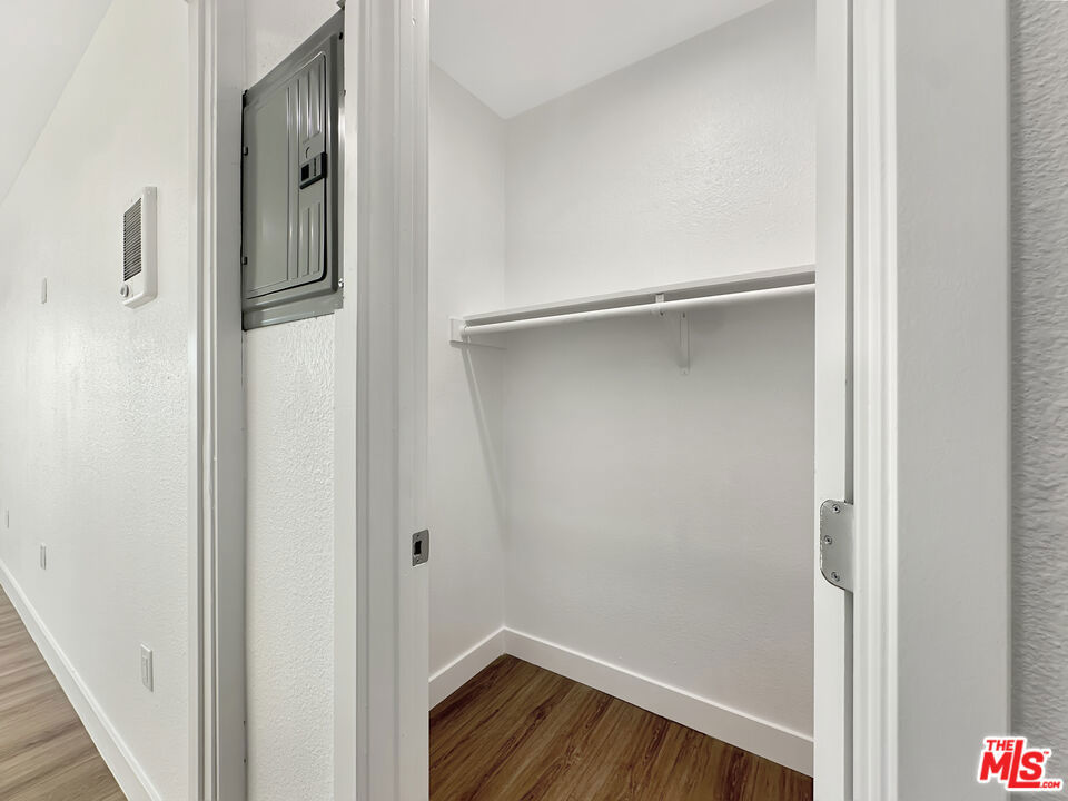 220 E Hyde Park 4 Property Photo 4