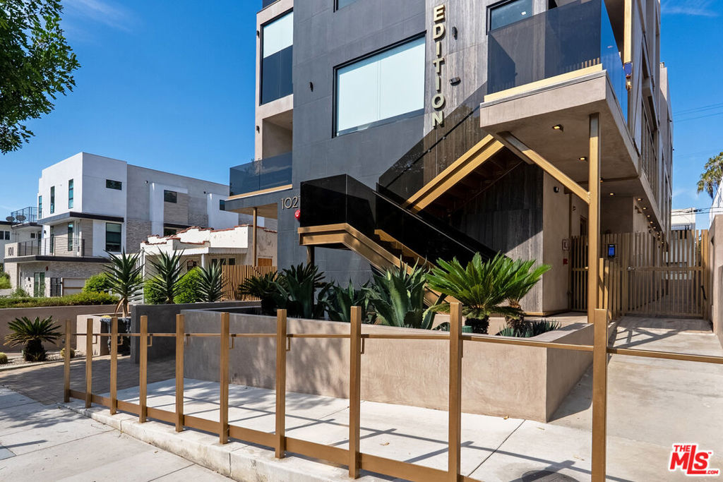 1021 N Ogden Drive Ph 7 Property Photo 3