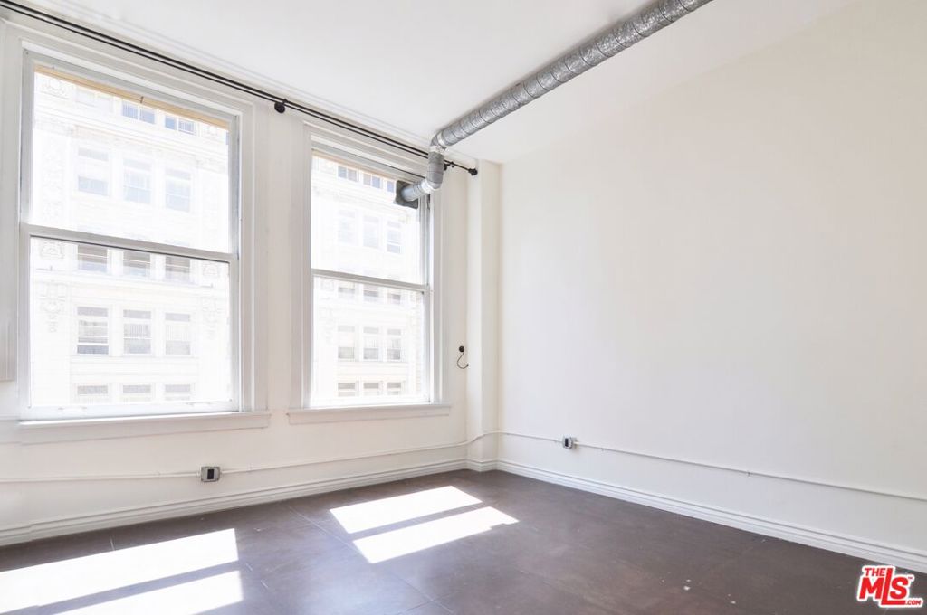 215 W 7th Street 907 Property Photo 15