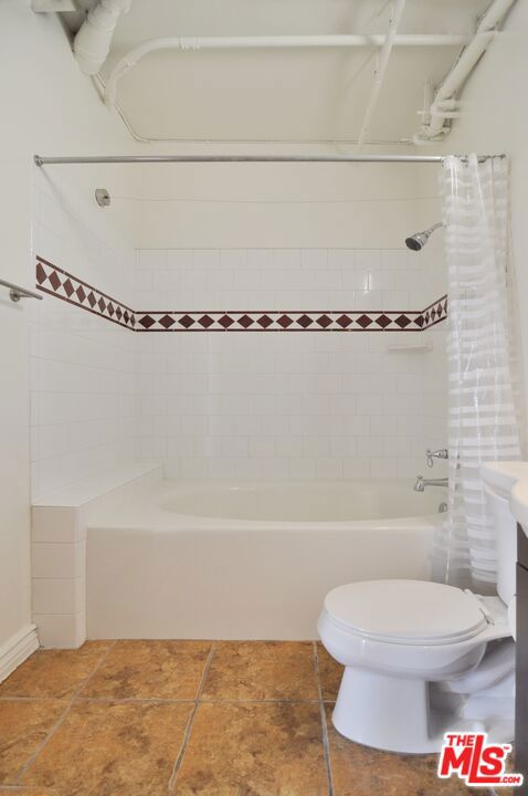 215 W 7th Street 907 Property Photo 17