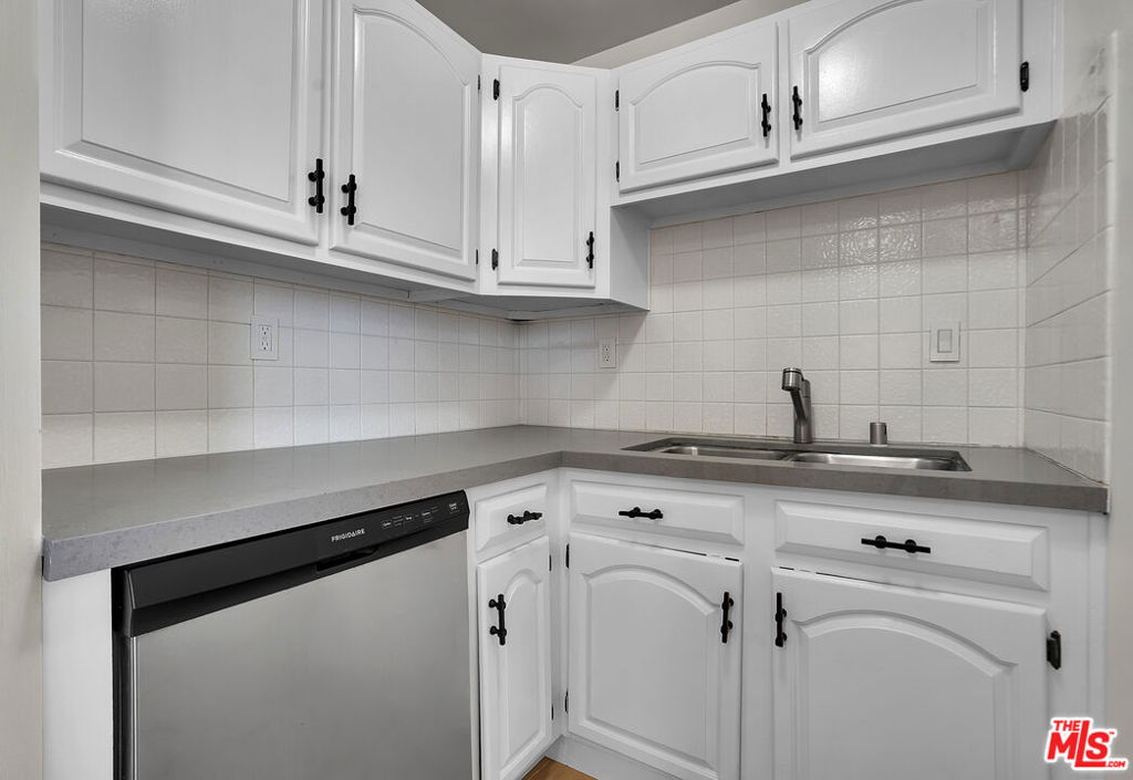 17352 W Sunset Boulevard 606 Property Photo 22