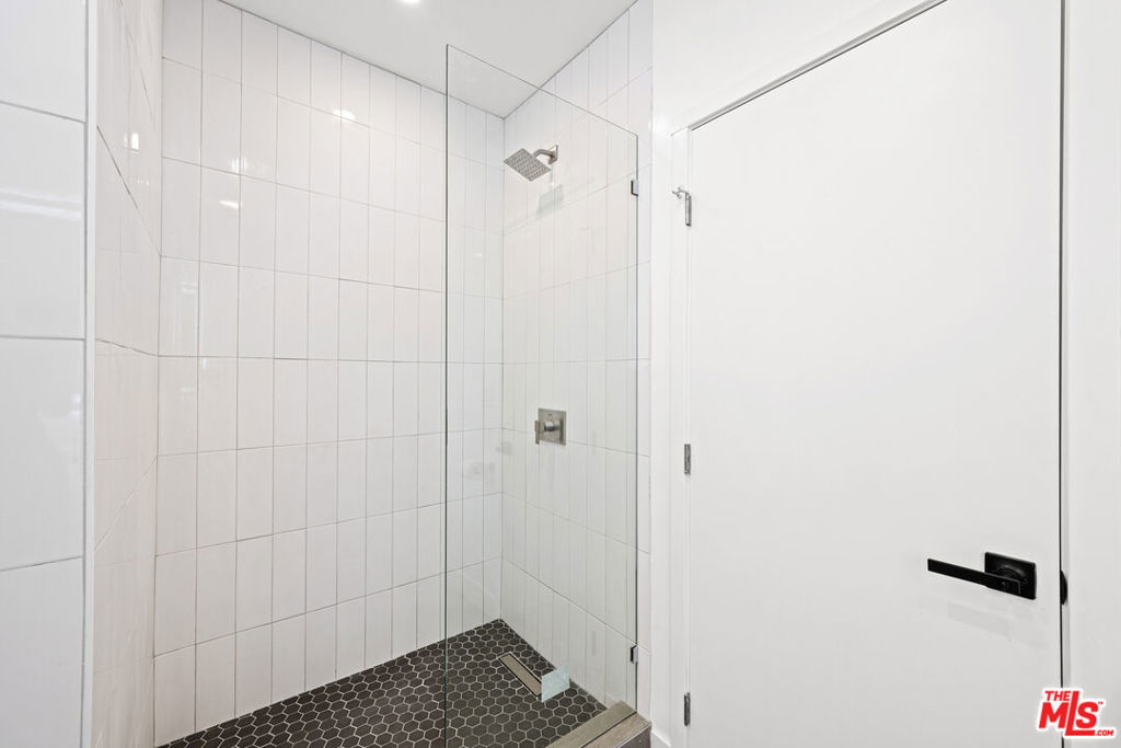 1246 N Formosa Avenue Property Photo 19
