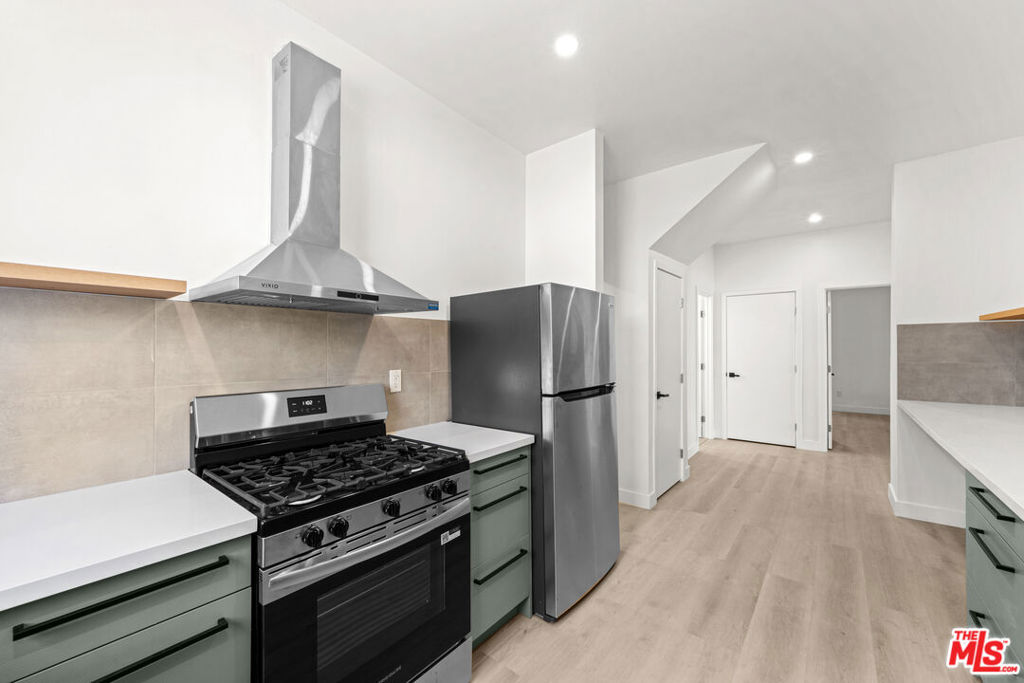 1246 N Formosa Avenue Property Photo 24