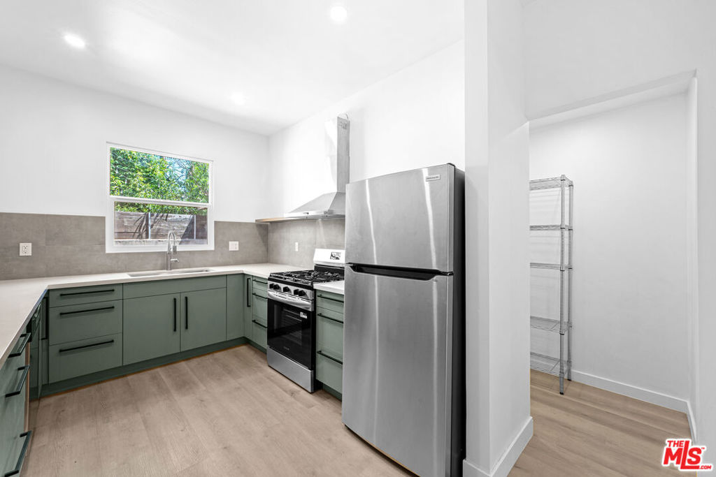 1246 N Formosa Avenue Property Photo 25