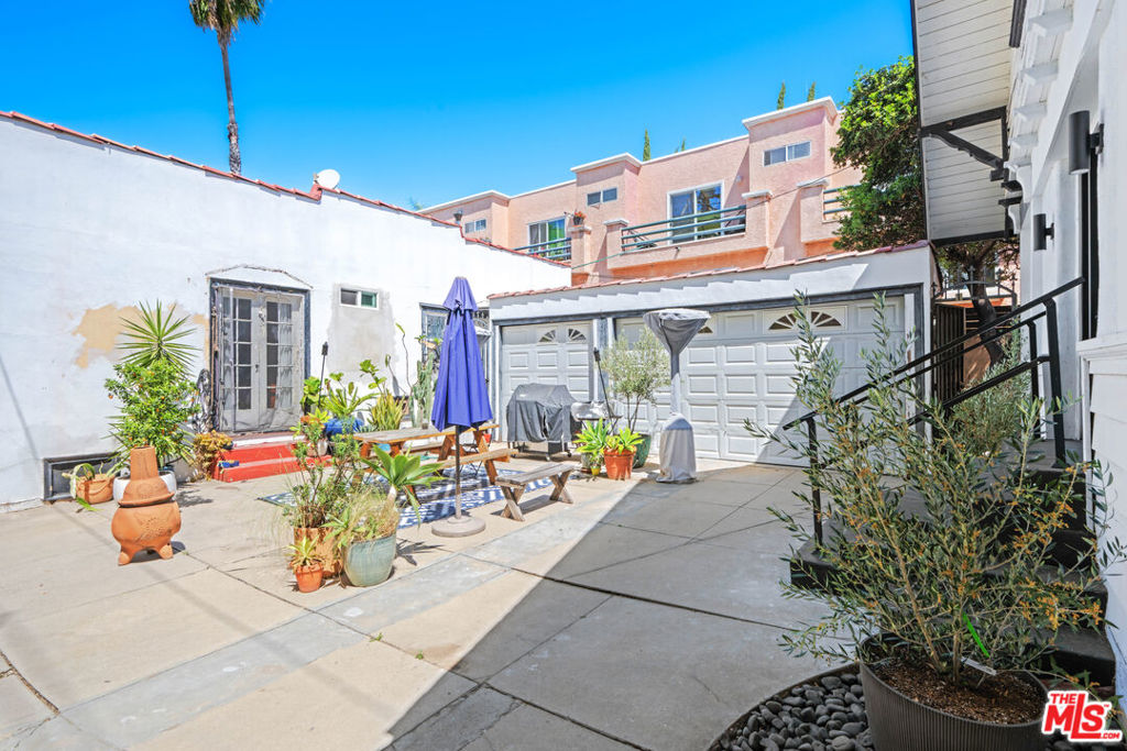 1246 N Formosa Avenue Property Photo 30