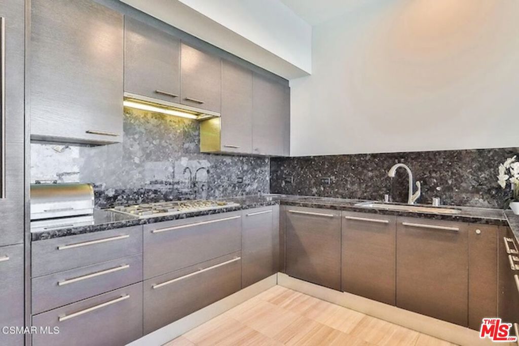 900 W Olympic Boulevard 34d Property Photo 6