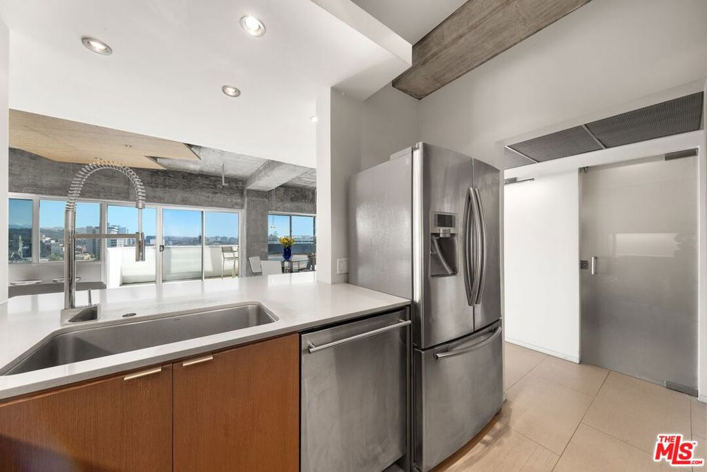 7135 Hollywood Boulevard 1210 Property Photo 8